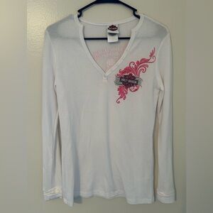 HARLEY DAVIDSON WHITE WITH PINK EMBELLISHMENTS THERMAL LONG SLEEVE TOP. SIZE M.